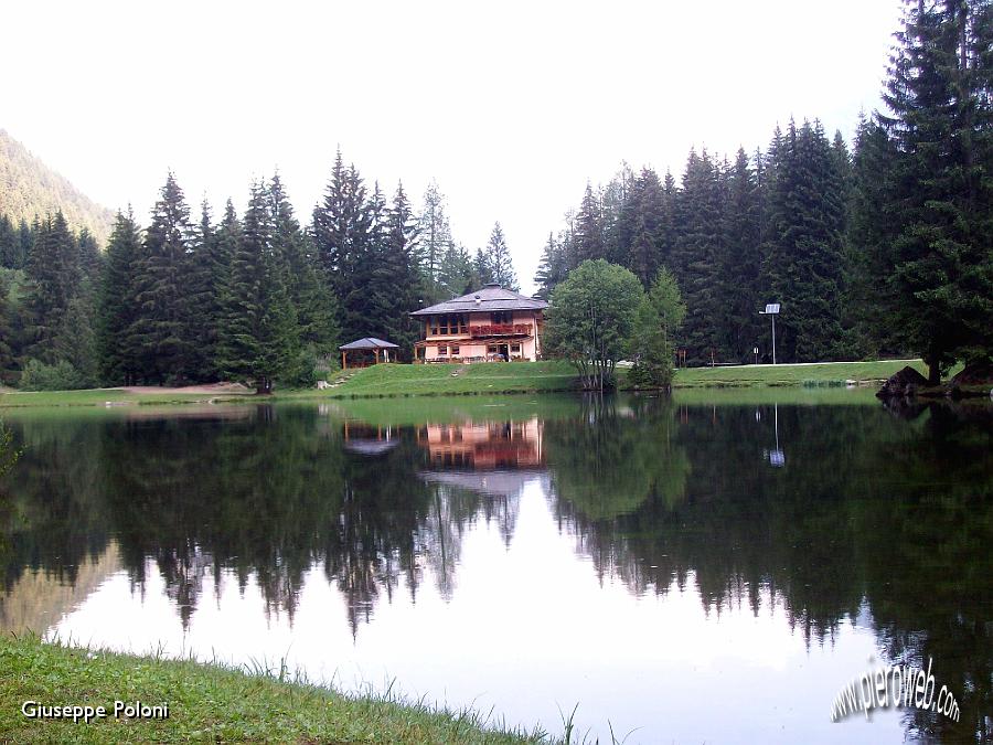 30- riflessi sul Lago dei Caprioli.jpg